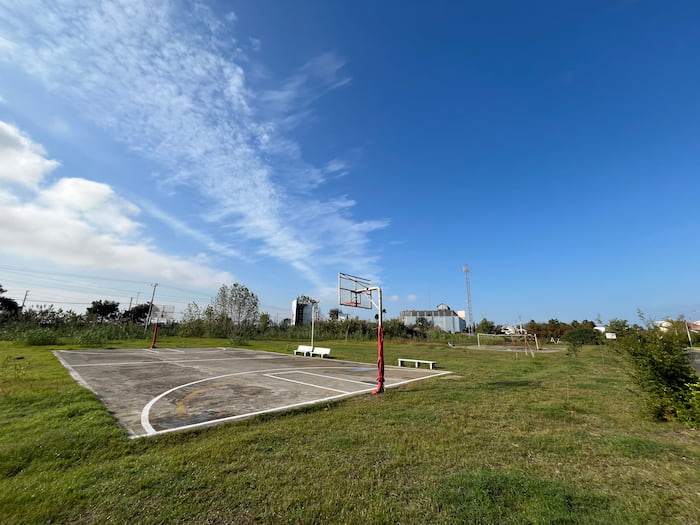 زمین ورزشی دریاکنار